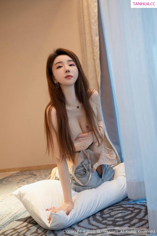   [XiuRen]高清写真图 2023.10.31 No.7586 雨儿baby 牛仔裤美腿第49张图片